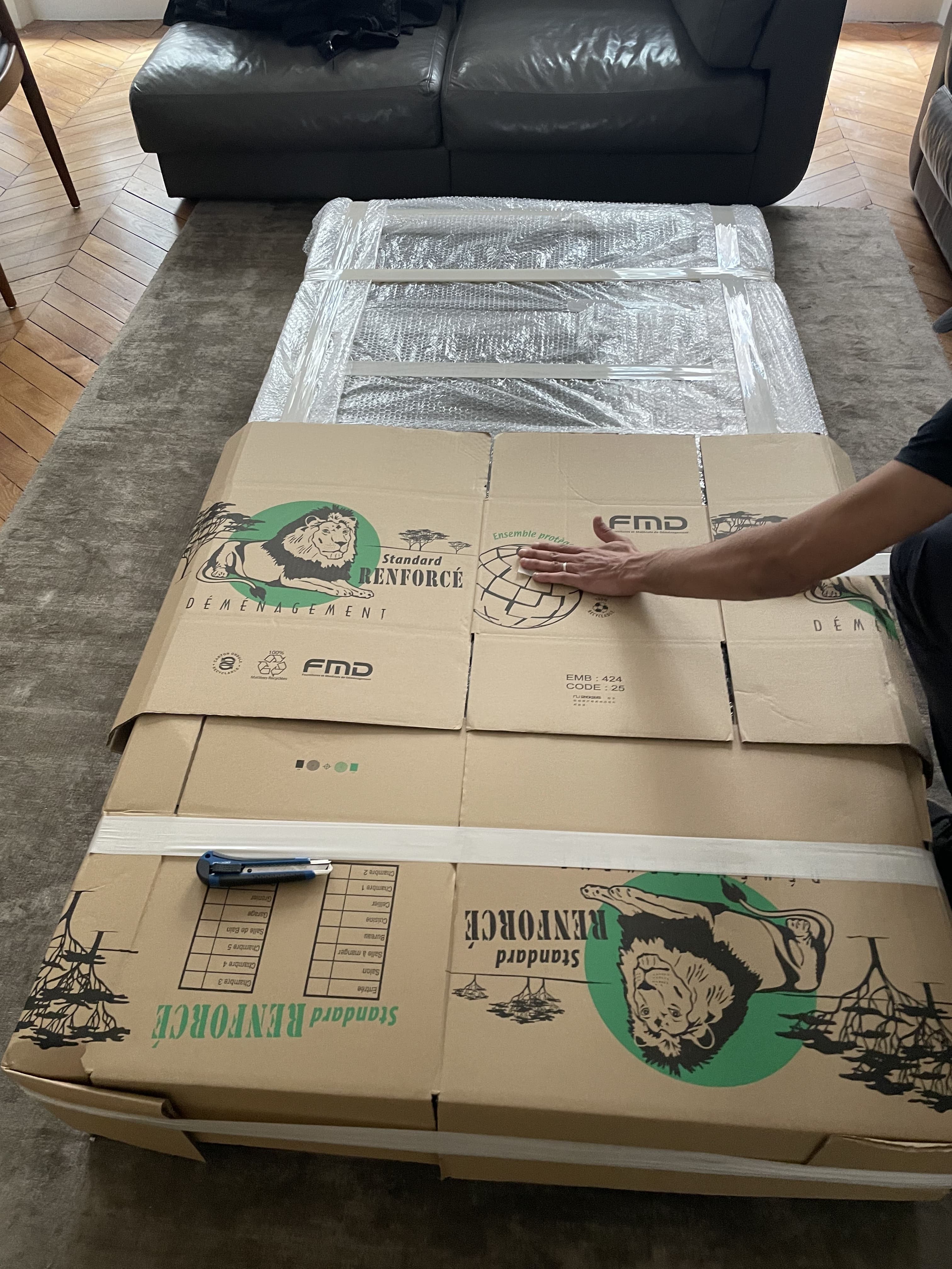 Emballage professionnel du mobilier avec film protecteur